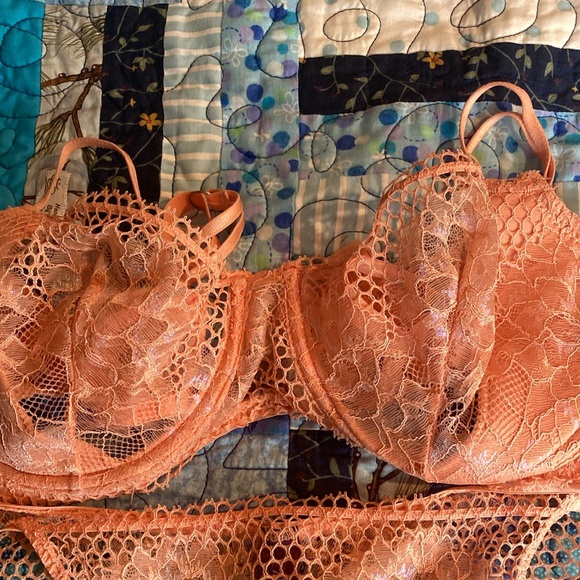 Adore Me bra/panty set. 38C Lg. Coral. - Picture 3 of 4